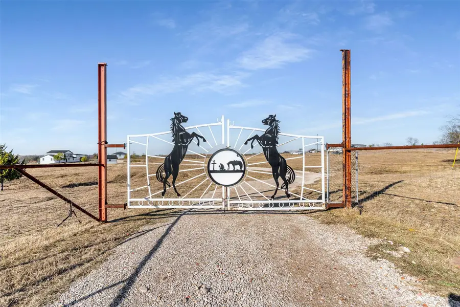 1061 Zmolek Road, Ennis, TX 75119 - Image #2