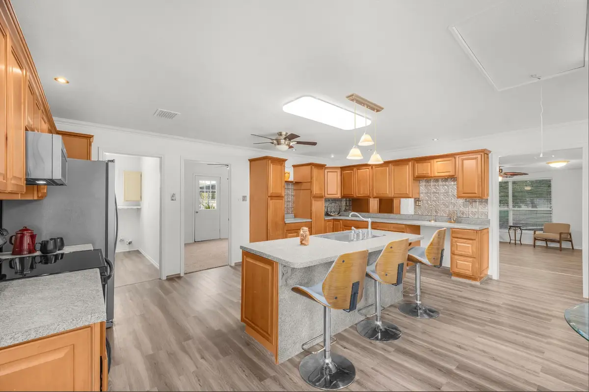 328 Creekview Meadows Drive, Springtown, TX 76082 - Image #1