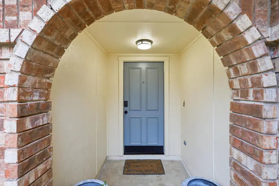 1534 Autumn Breeze Lane, Lewisville, TX 75077 - Image #2