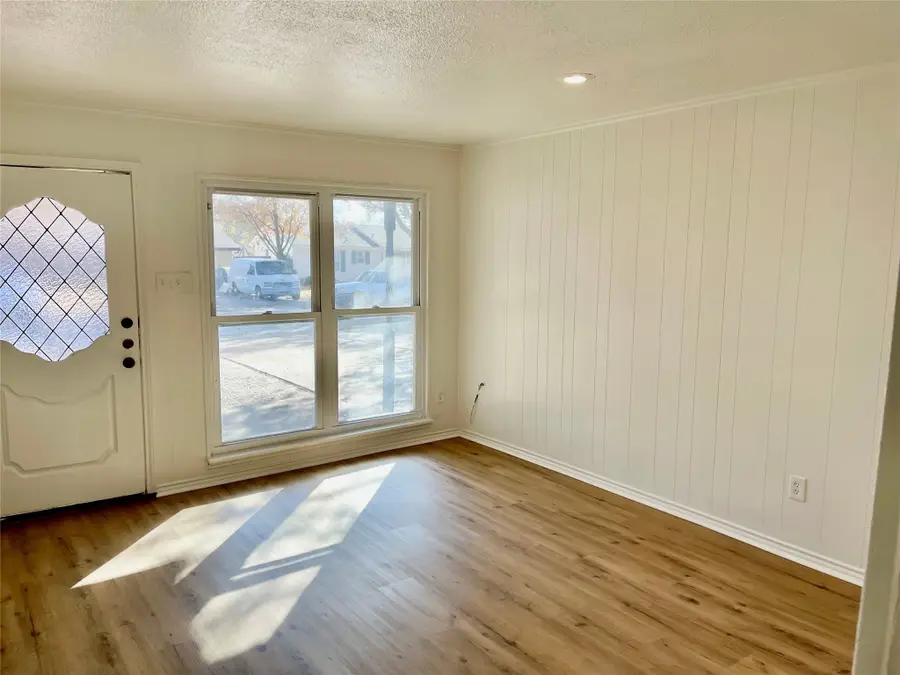 1931 Dennis Street, Irving, TX 75062 - Image #2