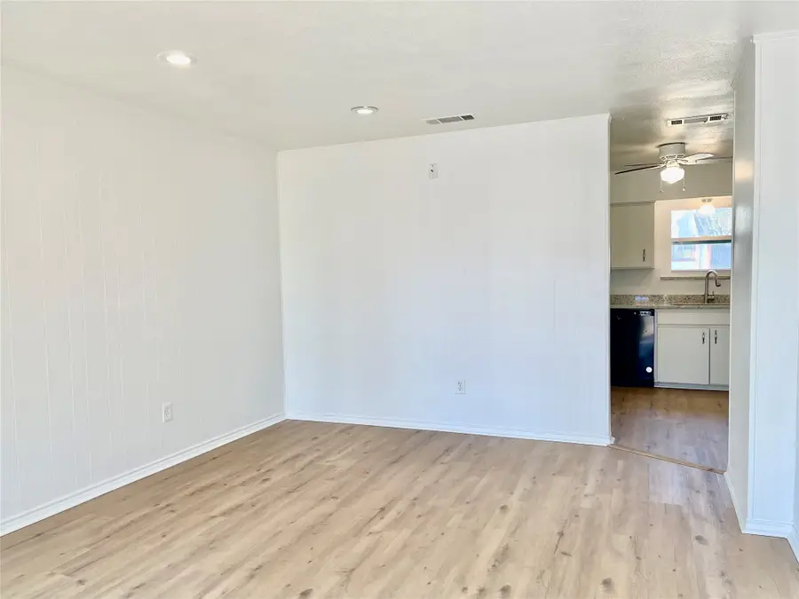 1931 Dennis Street, Irving, TX 75062 - Image #3