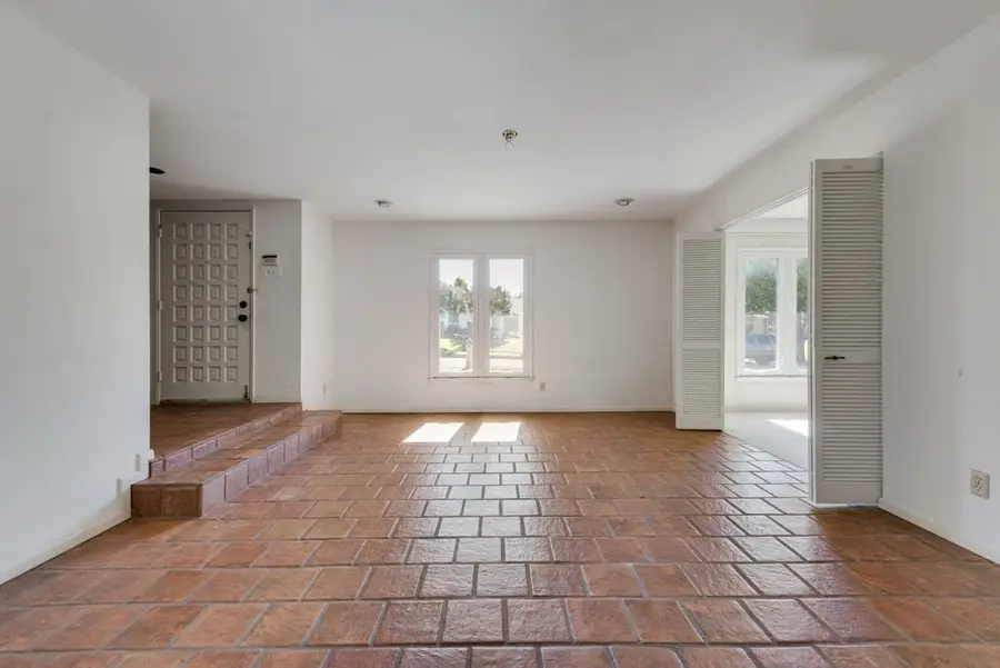 6639 Winterwood Lane, Dallas, TX 75248 - Image #2