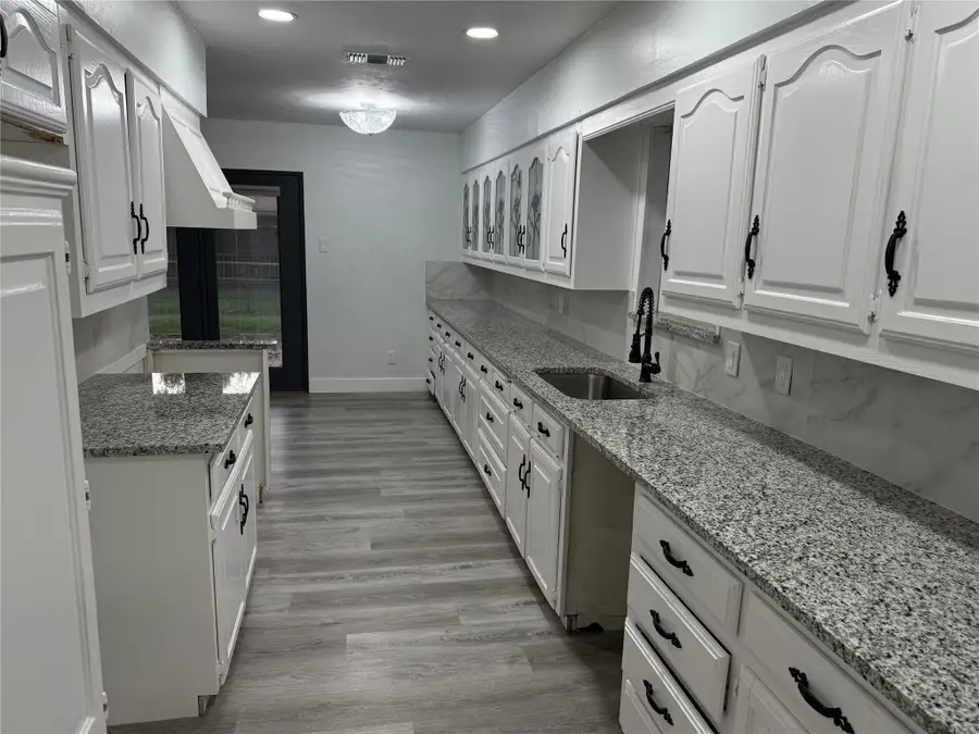 2847 W Rochelle Road, Irving, TX 75062 - Image #3