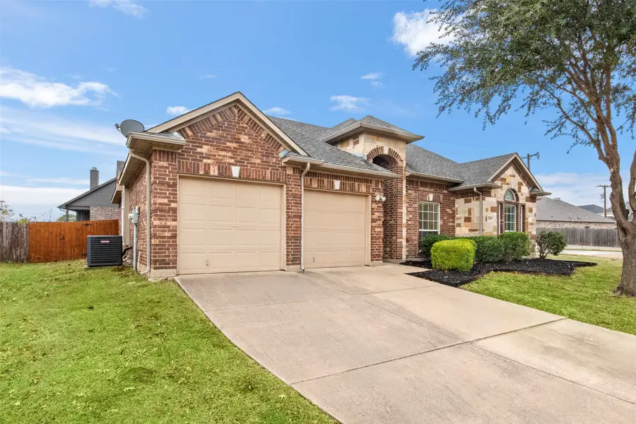 2907 Crystal Way, Grand Prairie, TX 75052 - Image #3
