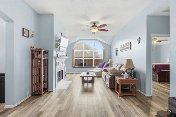 763 Winding Oak Bend, Lake Dallas, TX 75065