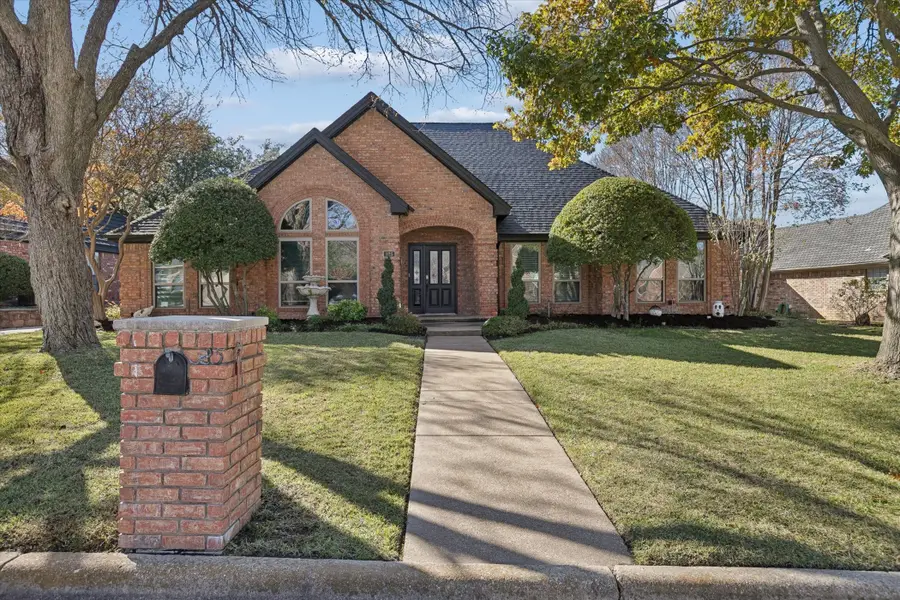 325 Cottonwood Lane, Hurst, TX 76054 - Image #3