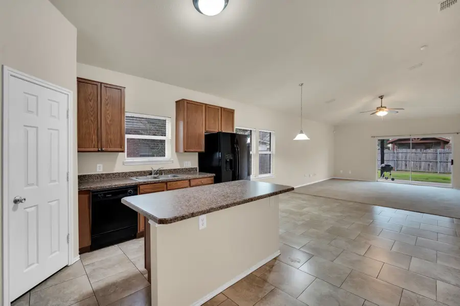 2755 Sun Rise Lane, Grand Prairie, TX 75052 - Image #3