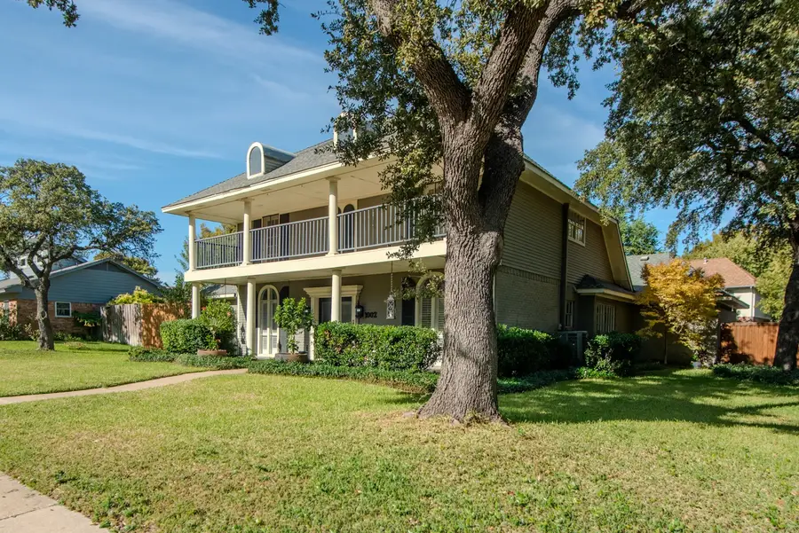 1002 Nottingham Drive, Carrollton, TX 75007 - Image #3