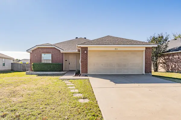 923 Mckavett Drive, Burleson, TX 76028