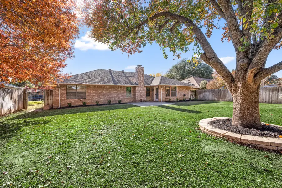 4105 Hemlock Street, Fort Worth, TX 76137 - Image #2