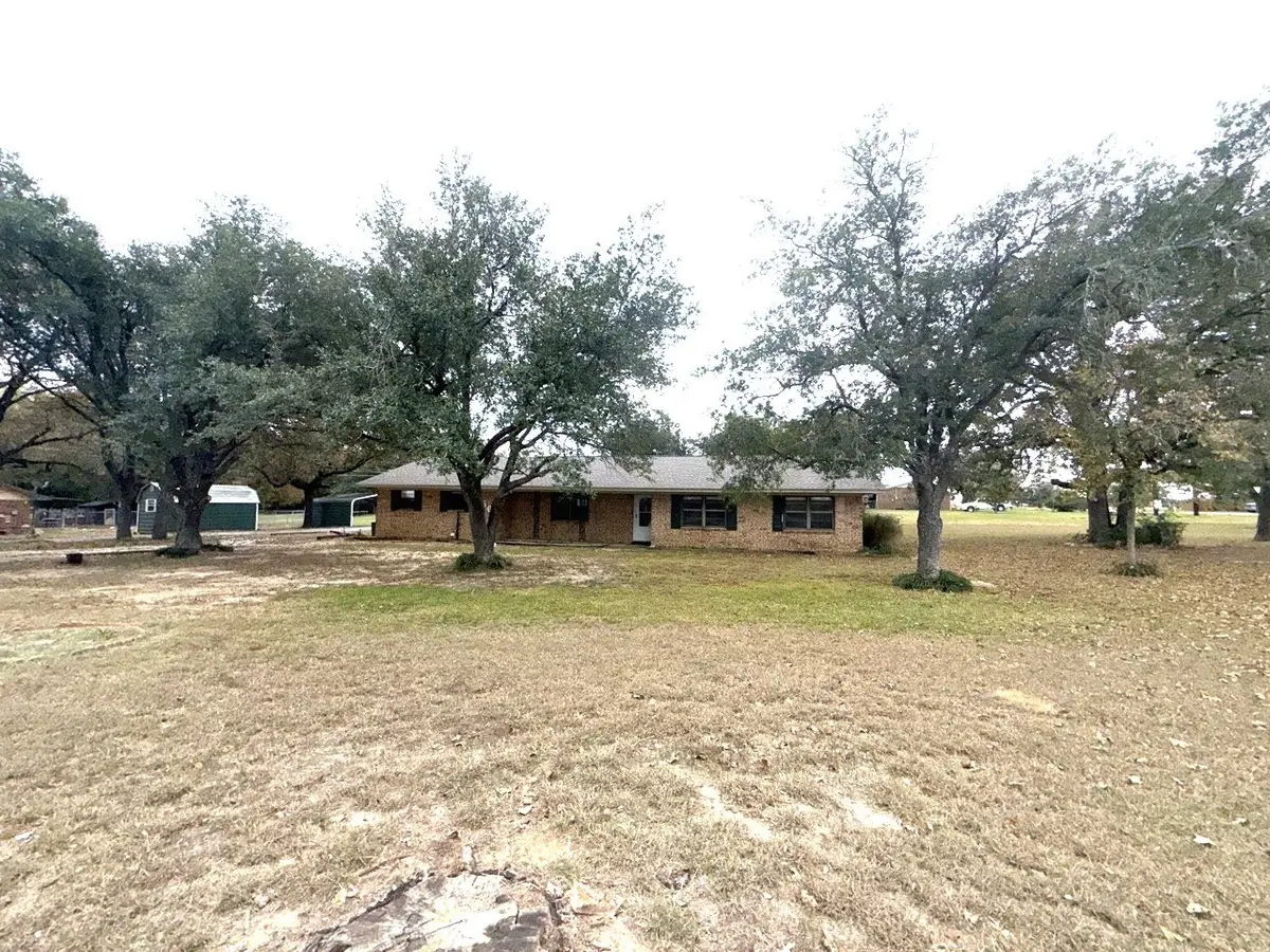150 Lazy Way, Fairfield, TX 75840 - Image #1