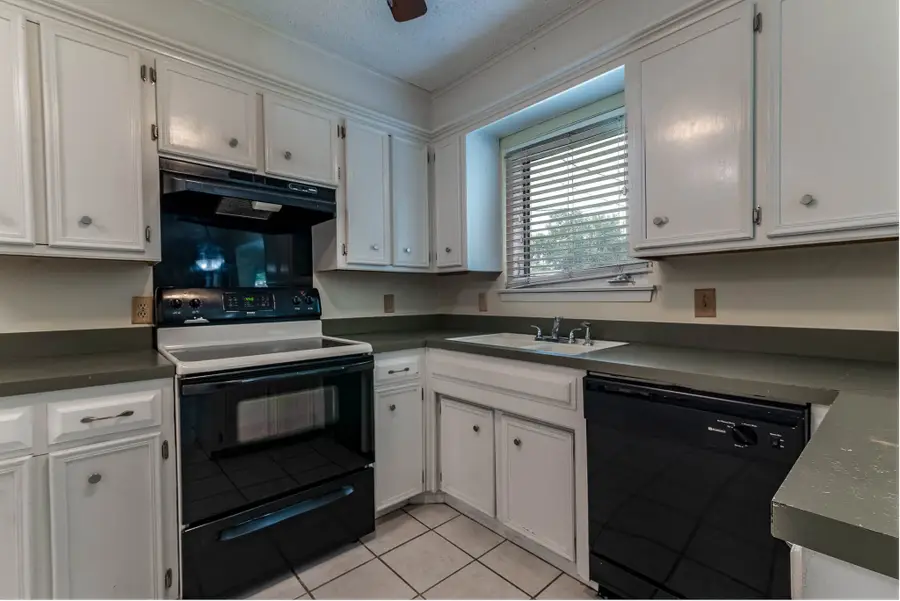 513 Charlyne Drive, Burleson, TX 76028 - Image #3