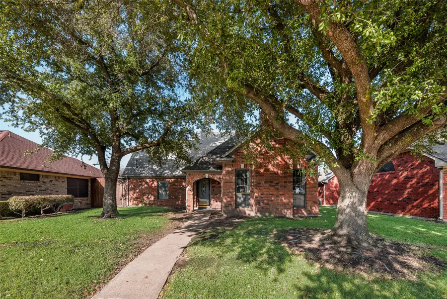 321 Hunters Creek Drive, Mesquite, TX 75150 - Image #3