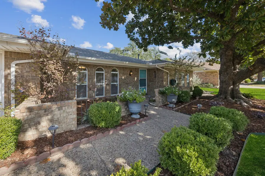 816 Donna Drive, Hurst, TX 76053 - Image #2