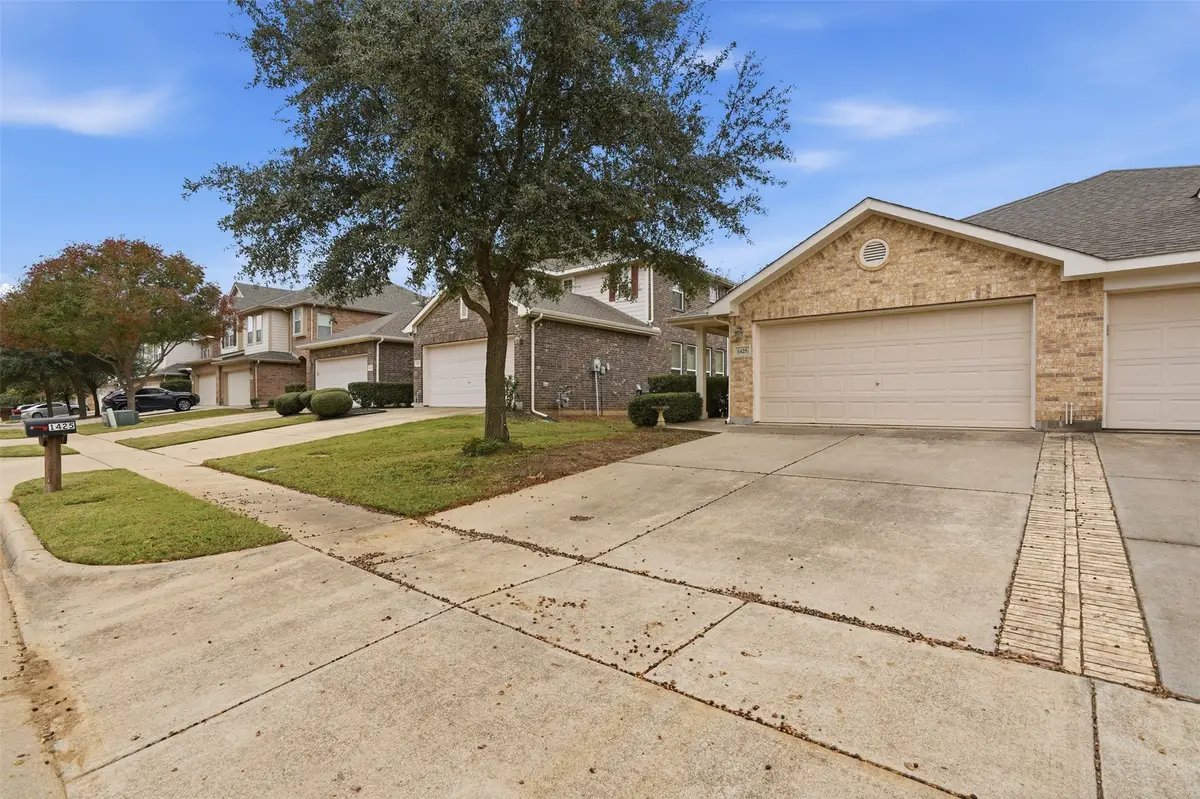 1425 Ravenwood Drive, Mansfield, TX 76063 - Image #1
