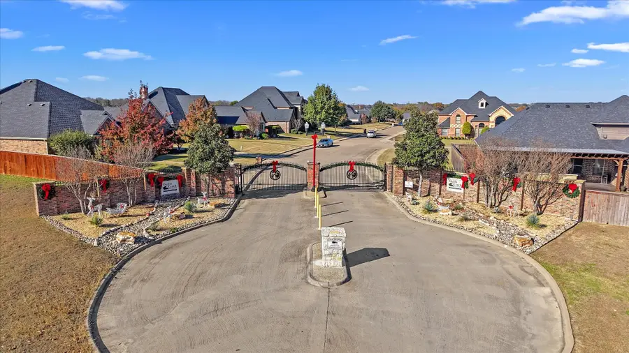 305 Fountain Creek Court, Ovilla, TX 75154 - Image #2