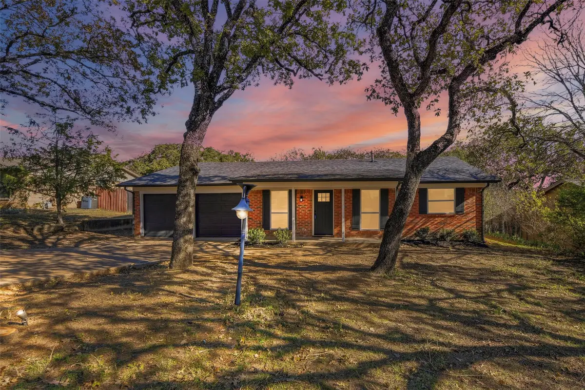 7024 Crabtree Lane, North Richland Hills, TX 76182 - Image #1