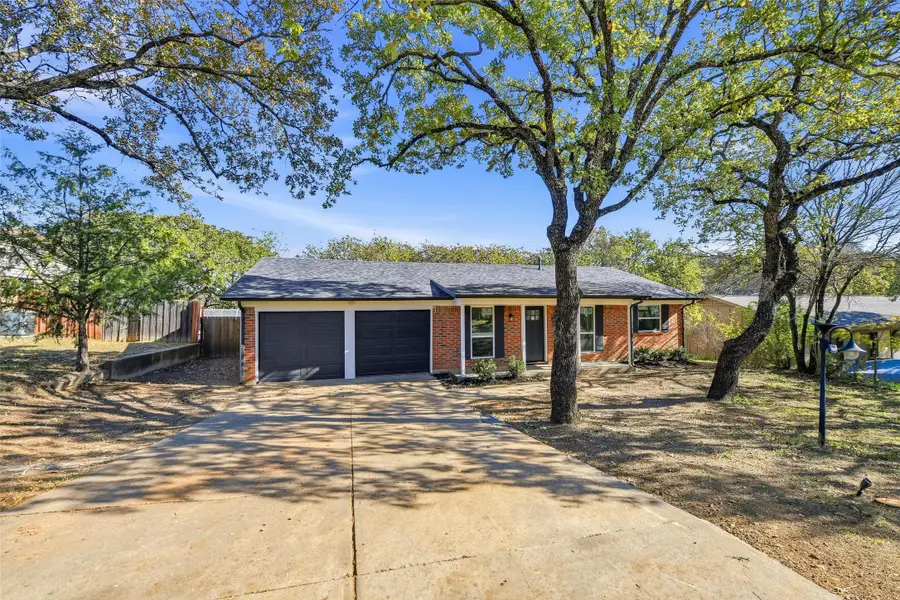 7024 Crabtree Lane, North Richland Hills, TX 76182 - Image #2