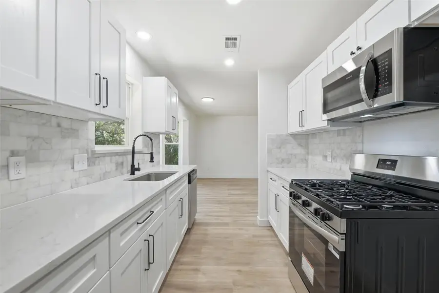 7024 Crabtree Lane, North Richland Hills, TX 76182 - Image #3