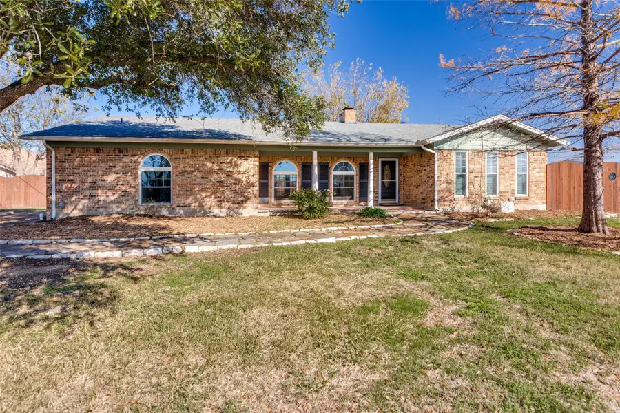 1024 W Apache Trail, Granbury, TX 76048 - Image #2