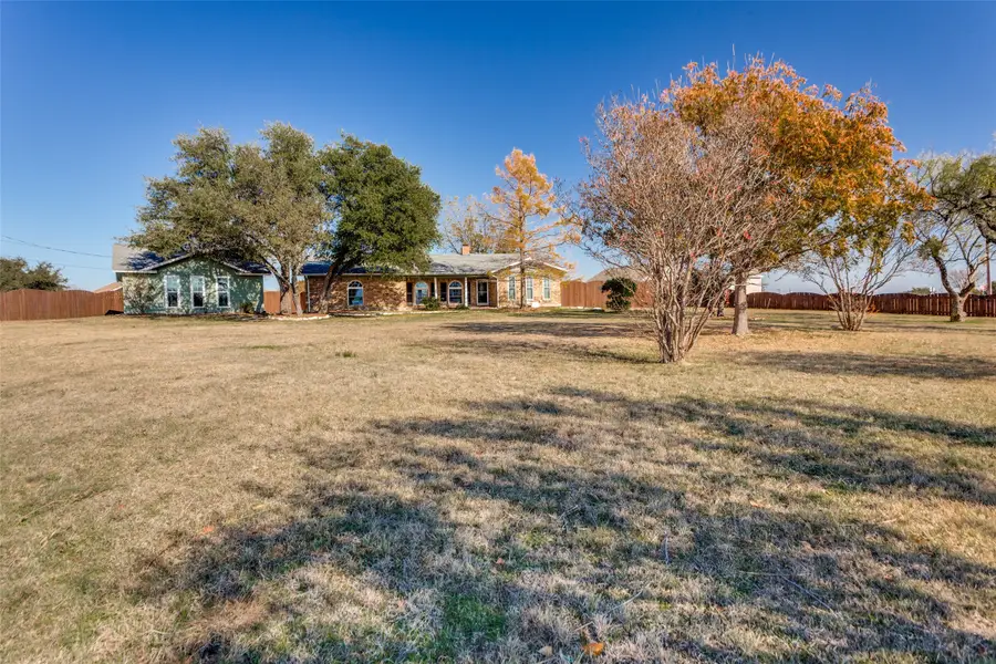 1024 W Apache Trail, Granbury, TX 76048 - Image #3