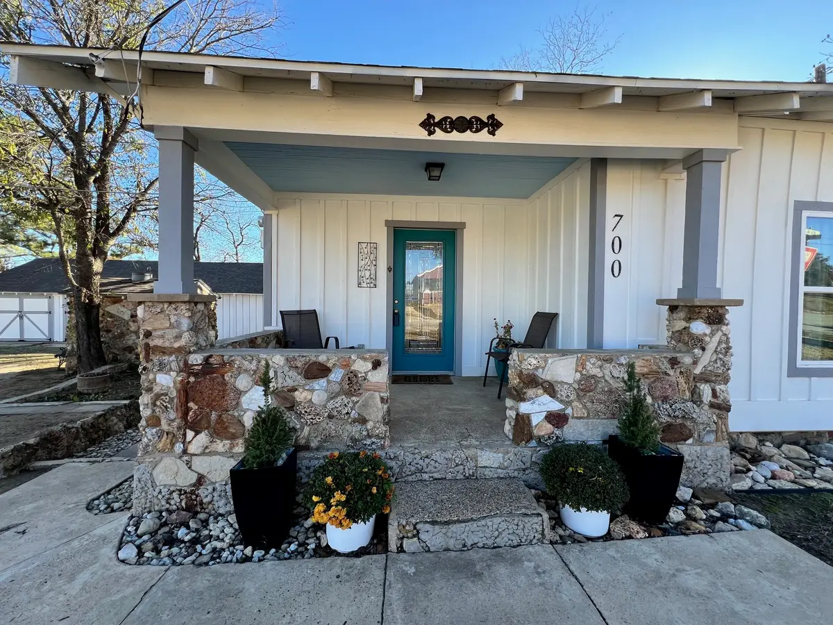 700 E Highland Avenue, Comanche, TX 76442 - Image #1