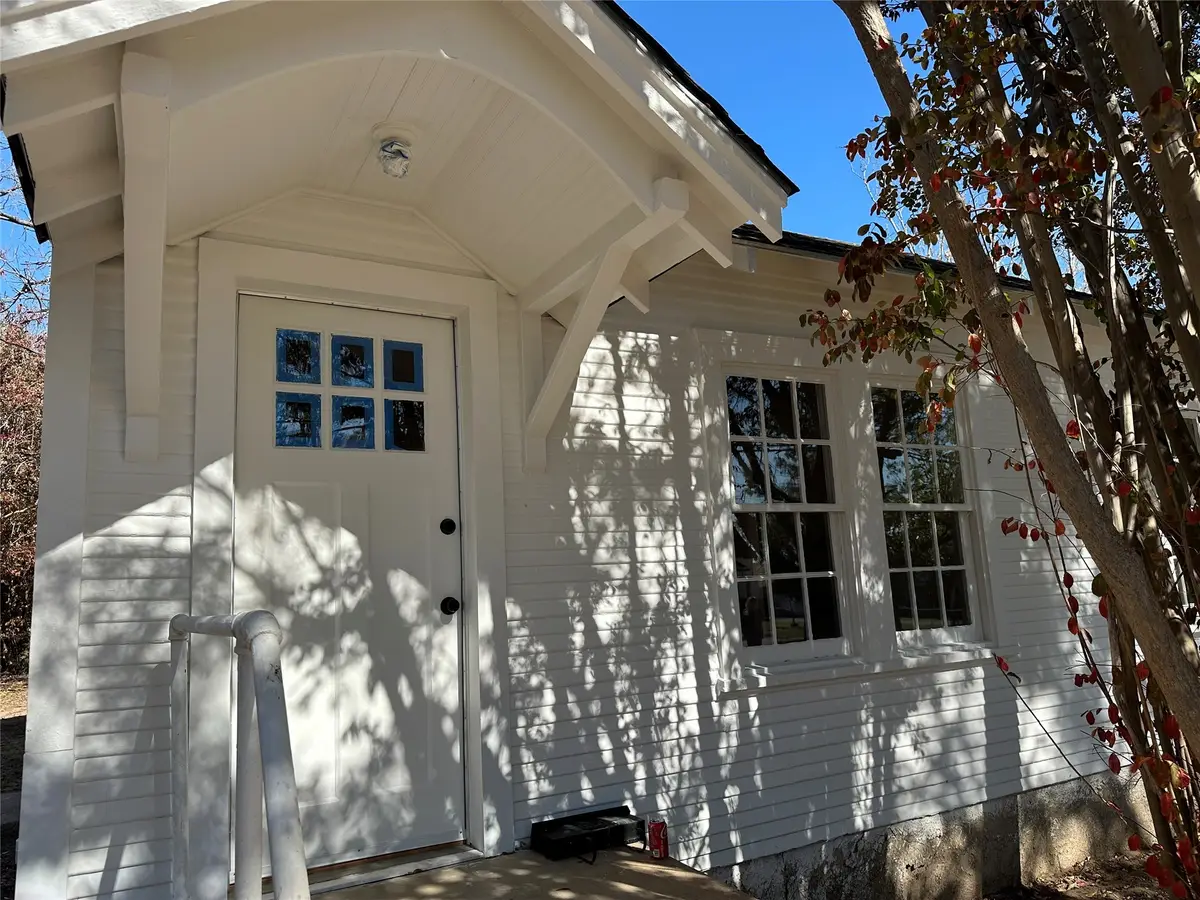 307 E Grand Avenue, Comanche, TX 76442 - Image #1