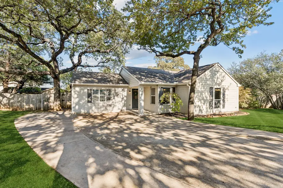 636 Winter Wood Drive, Grapevine, TX 76051 - Image #2