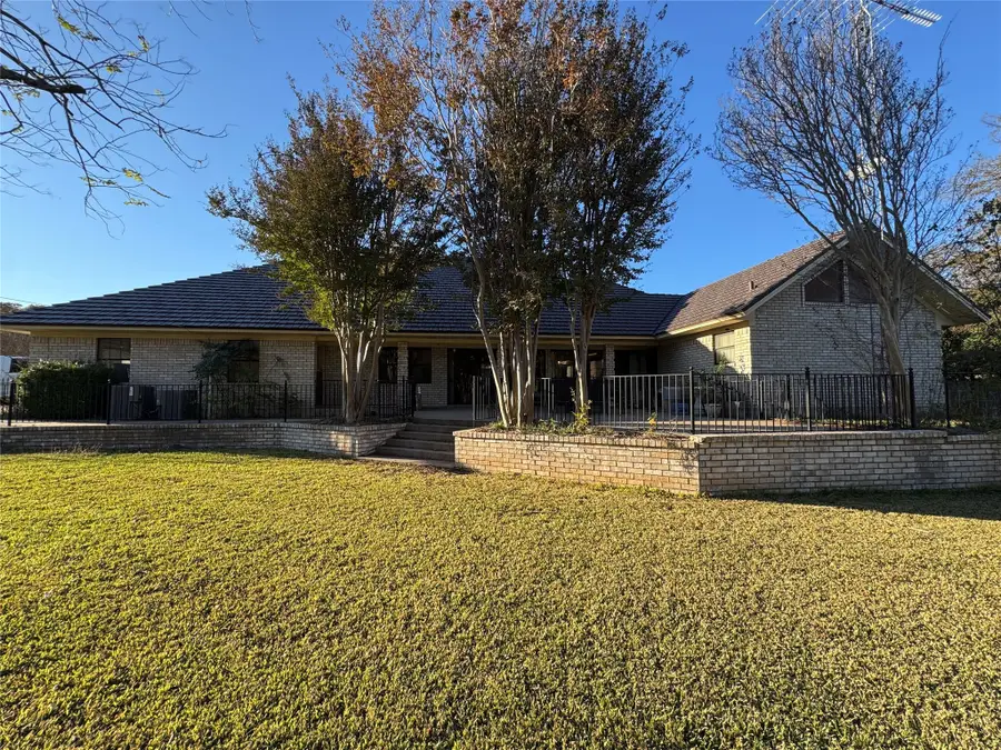 2510 Oak Ridge, Clifton, TX 76634 - Image #2