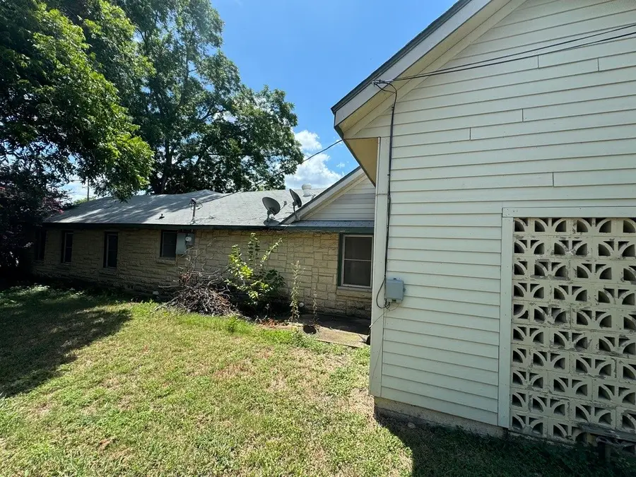 413 S Avenue G, Clifton, TX 76634 - Image #2