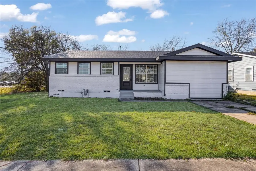 110 E Cunningham Street, Bonham, TX 75418 - Image #2