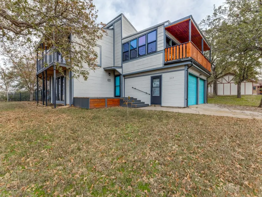 237 Runaway Bay Drive, Runaway Bay, TX 76426 - Image #2