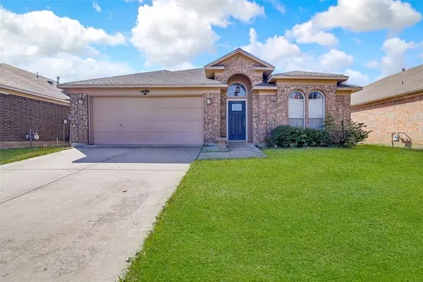 1025 Highland Station Drive, Saginaw, TX 76131
