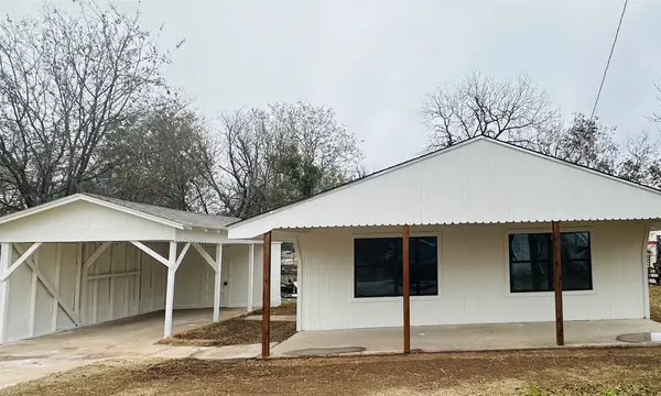 102 N Pinto Street, Comanche, TX 76442