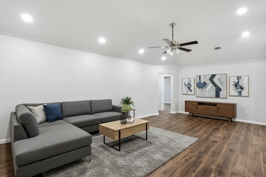 915 High Point Road, Arlington, TX 76015 - Image #2