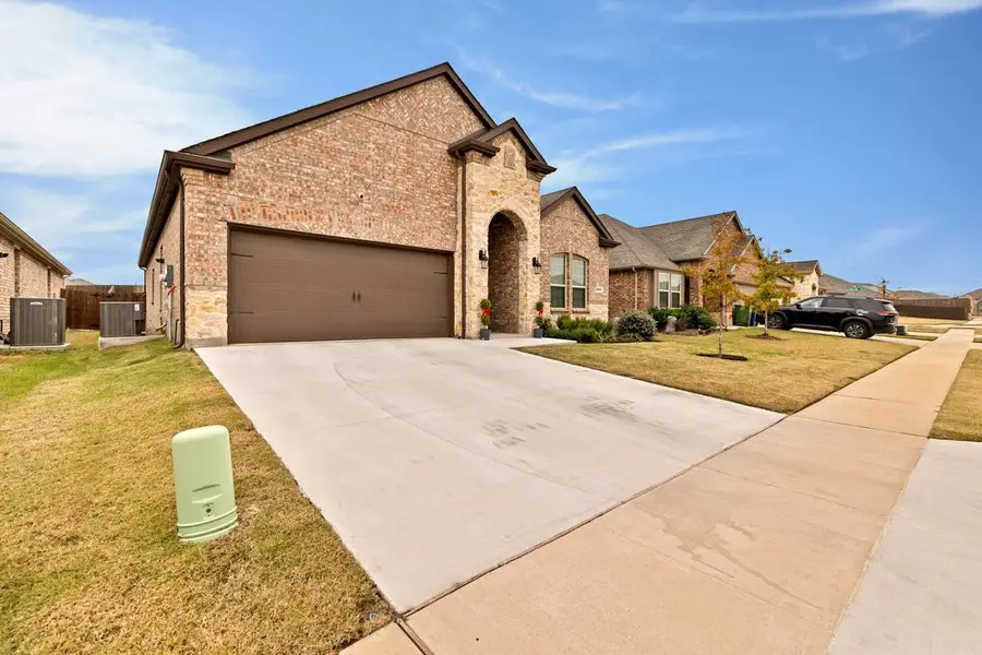 3027 Moccasin Lane, Aubrey, TX 76227 - Image #2