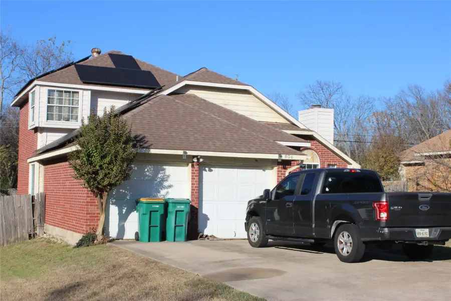 806 Clover Hill Lane, Cedar Hill, TX 75104 - Image #2