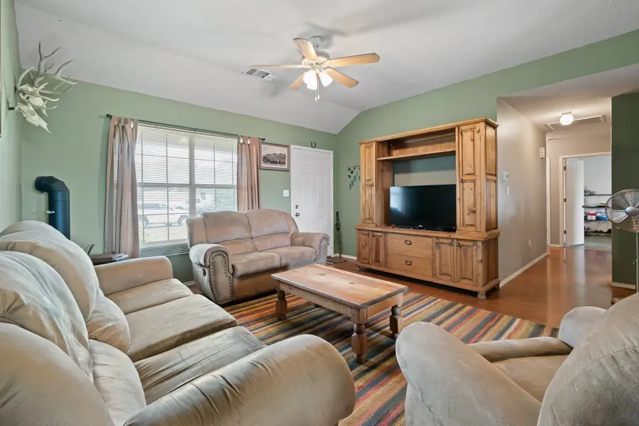 1105 Ashwood Court, Cleburne, TX 76033 - Image #3