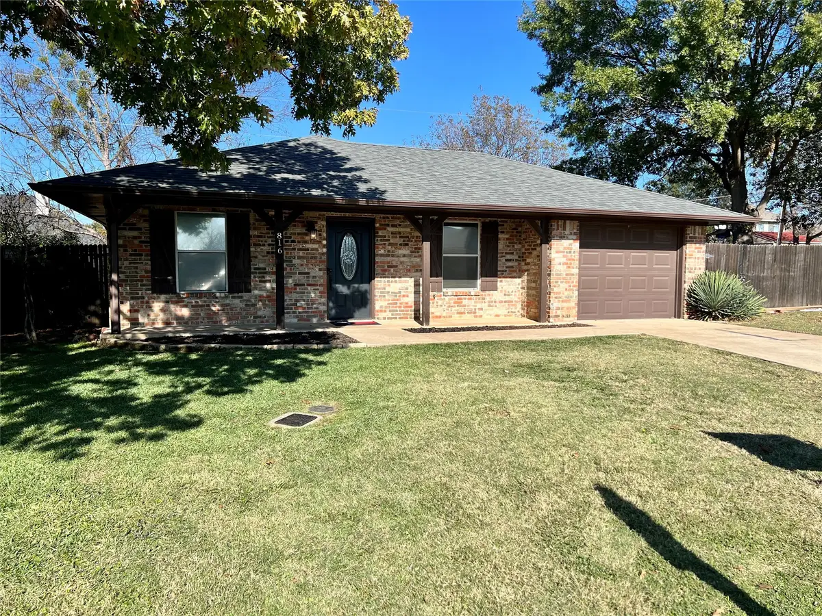 816 Vernon Court, Sanger, TX 76266 - Image #1