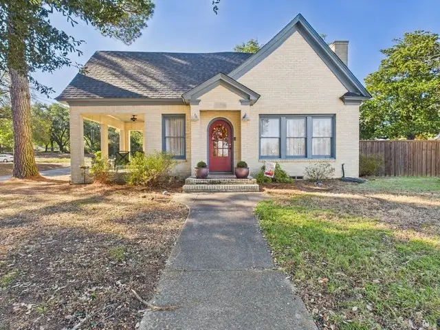 226 S Pinkerton Street, Athens, TX 75751 - Image #2