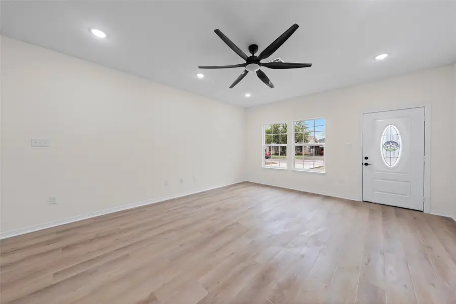 207 N Harrison Street, McGregor, TX 76657 - Image #2