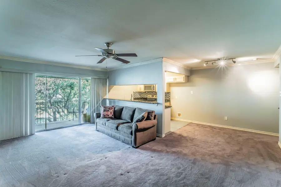 526 E Avenue J #C, Grand Prairie, TX 75050 - Image #3