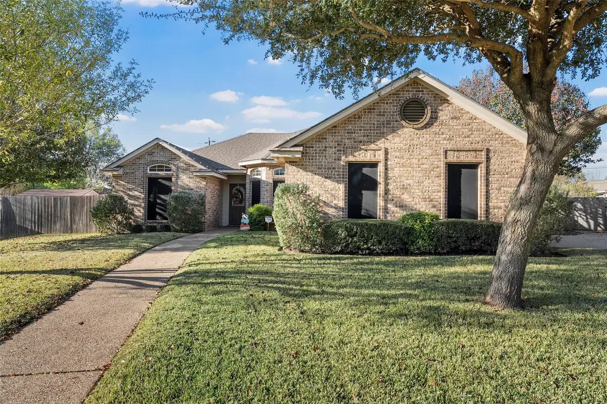 142 Phillip Circle, Hewitt, TX 76643 - Image #1