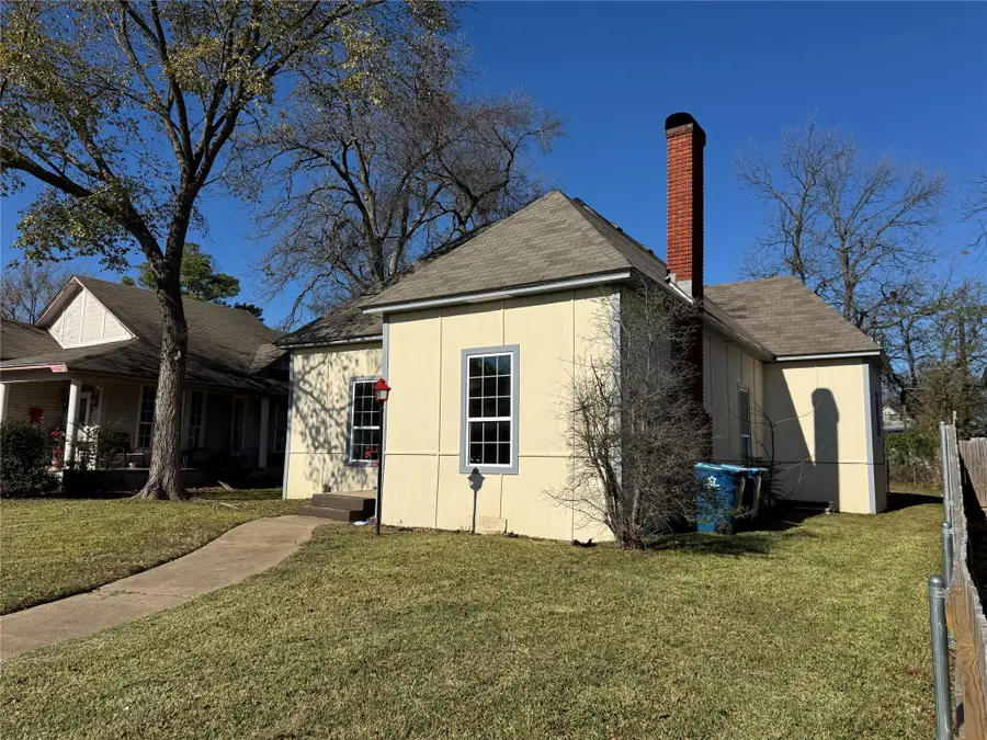 917 W Sears Street, Denison, TX 75020 - Image #3