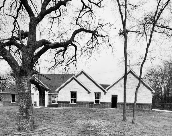 306 Garden Court, Springtown, TX 76082