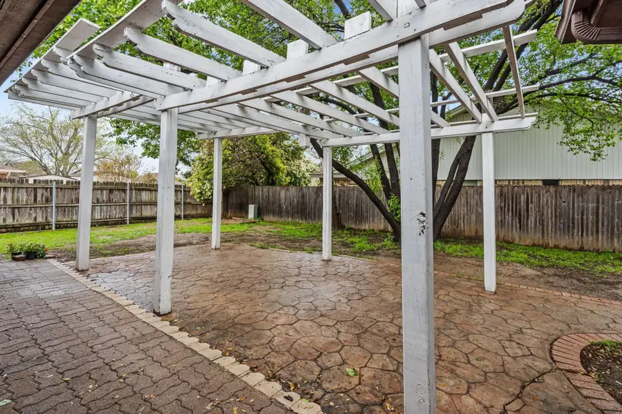 6533 Riviera Drive, North Richland Hills, TX 76180 - Image #2