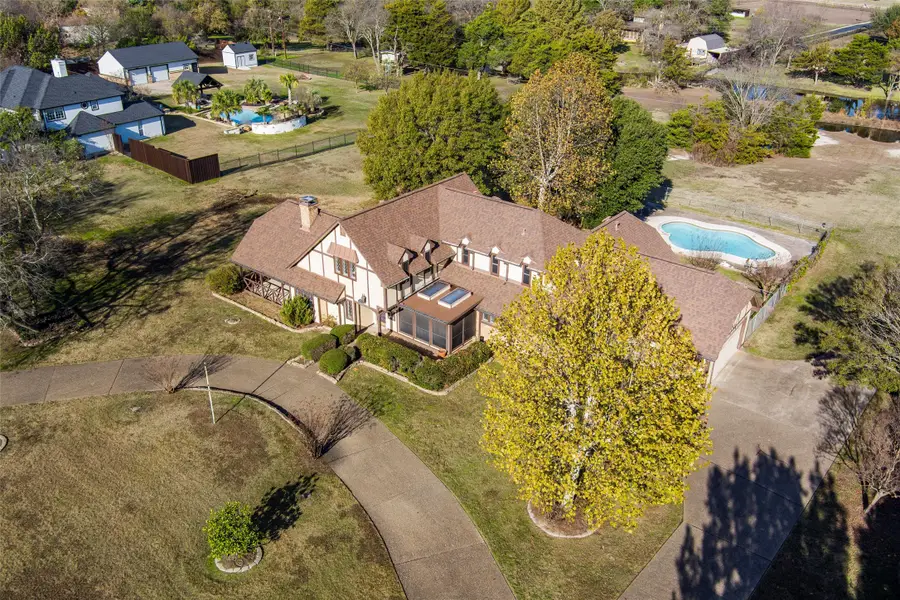 1205 N Creek Circle, Waxahachie, TX 75165 - Image #2