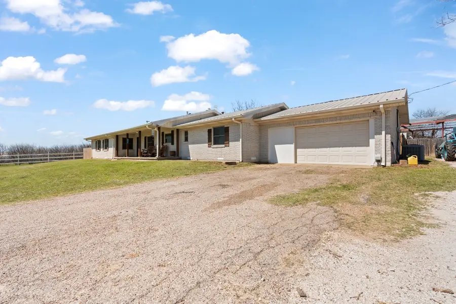 1641 E Henderson Street, Cleburne, TX 76031 - Image #2