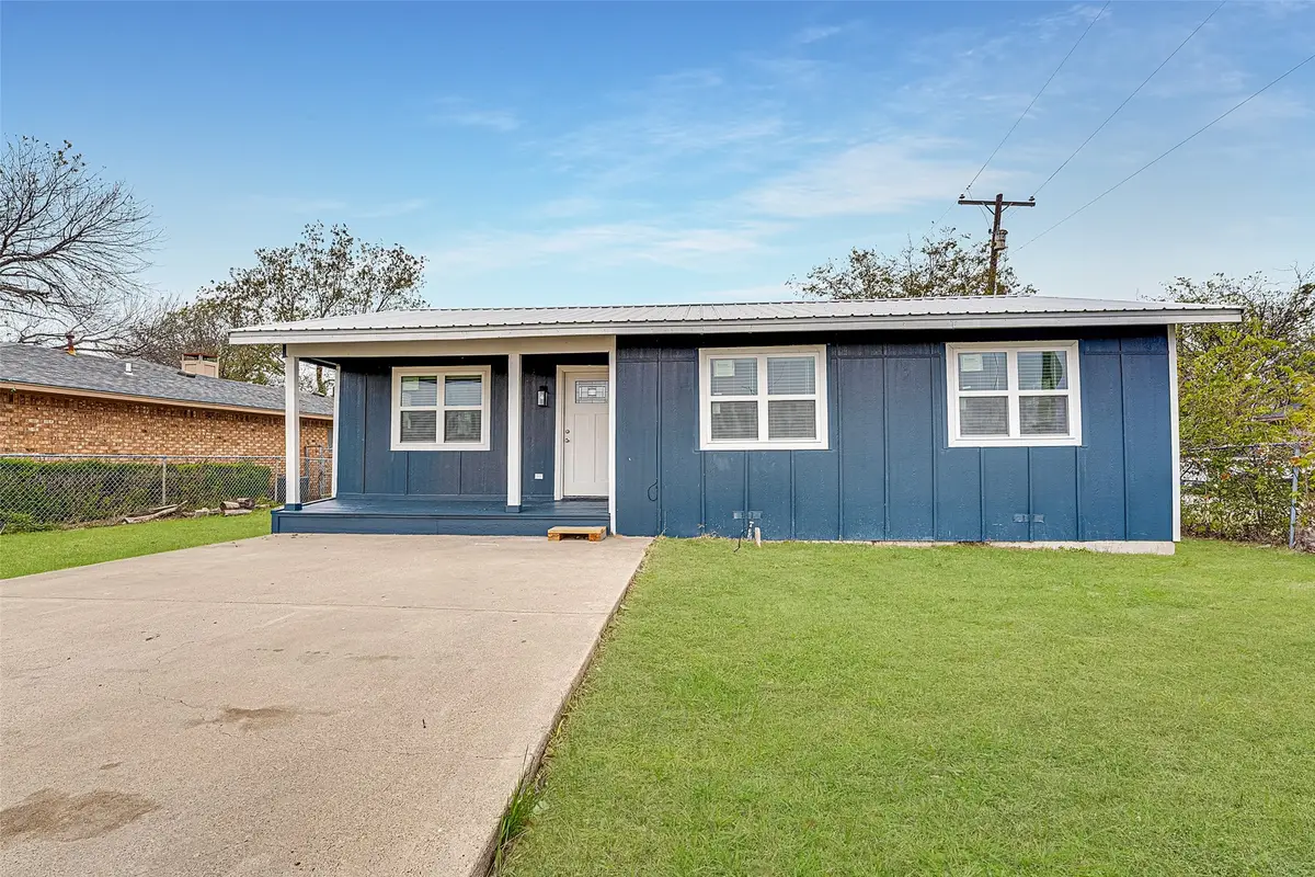 308 Avenue E, Ennis, TX 75119 - Image #1