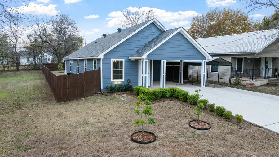 506 Orchard Street, Bowie, TX 76230 - Image #2